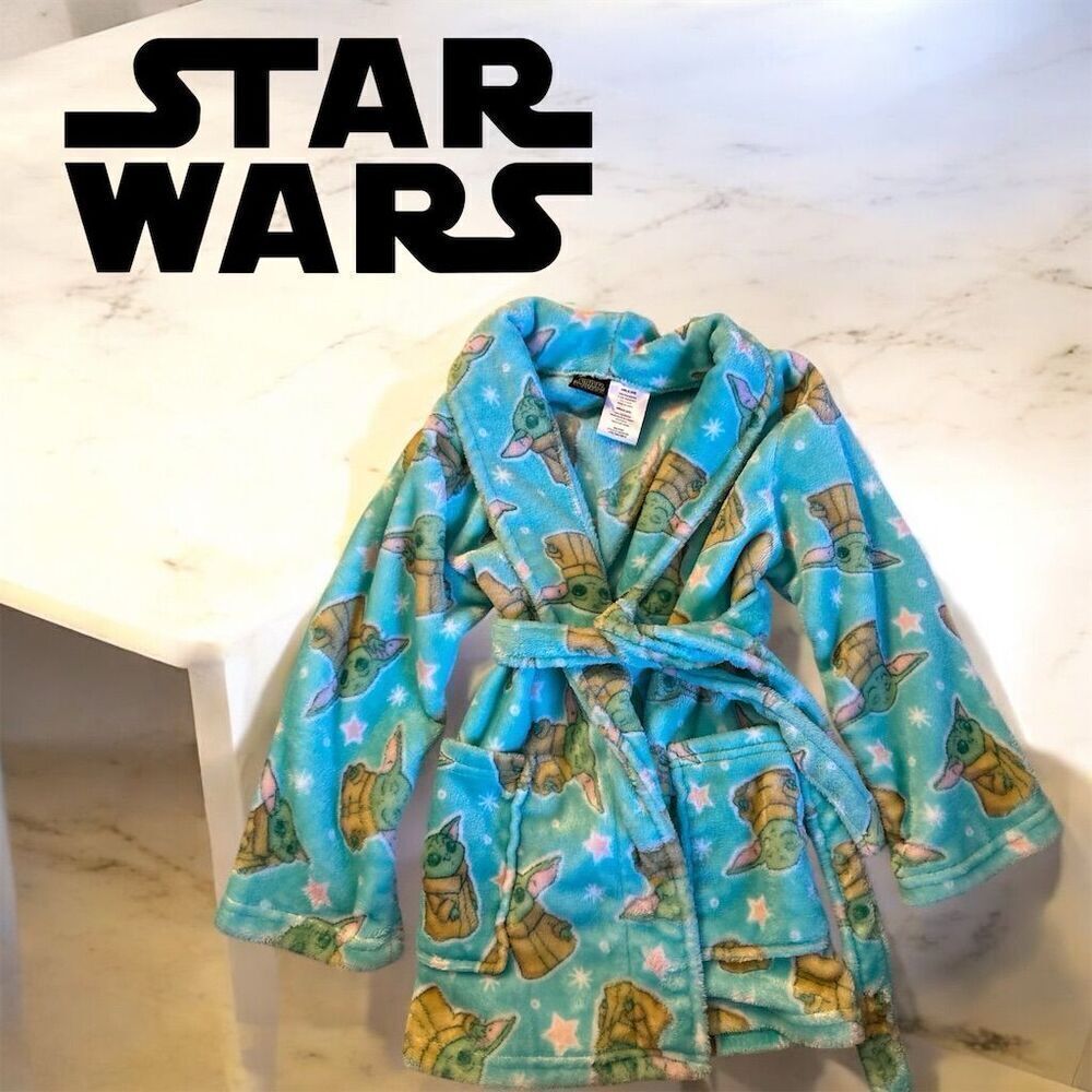 Star Wars Girls The Mandalorian Baby Yoda Luxe Plush Hooded Robe Pool Cover